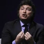 Encuesta: el 39% culpa a Milei por los problemas económicos y supera al "riesgo kuka", que bajó a 33%