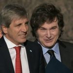 Ante las dudas sobre la reelección de Milei, Caputo ya no ofrece deuda post 2027