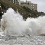 Fuerte temporal en la Costa Atlántica: las imágenes de la crecida del mar que provocó destrozos en varias ciudades
